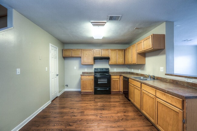 Foto del edificio - Beautiful Pine Landing Townhomes