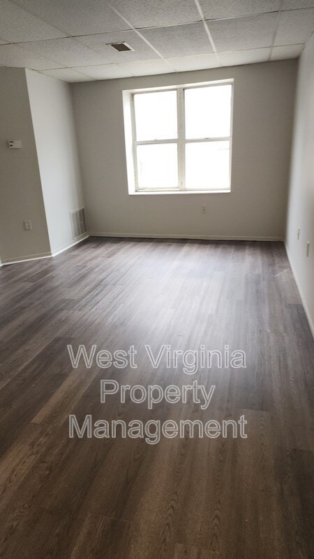 Foto del edificio - 200 W Main St