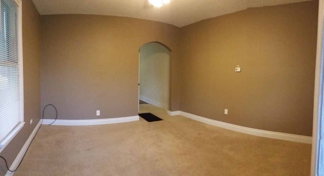 Living Room - 714 W Elm St