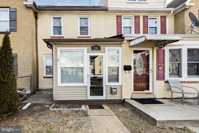 Building Photo - 206 Paris Ave