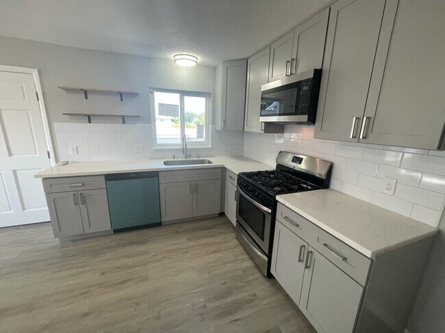 Building Photo - 2410 Las Plumas Ave