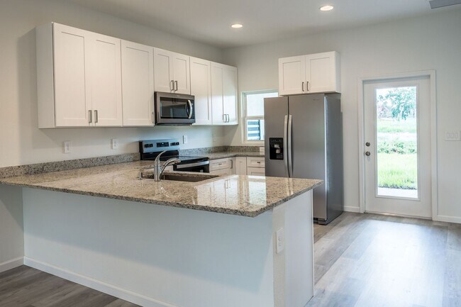Building Photo - 5365 Vista Lago Dr