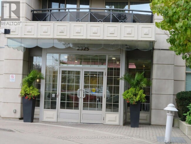 Building Photo - 2325 Central Park Dr