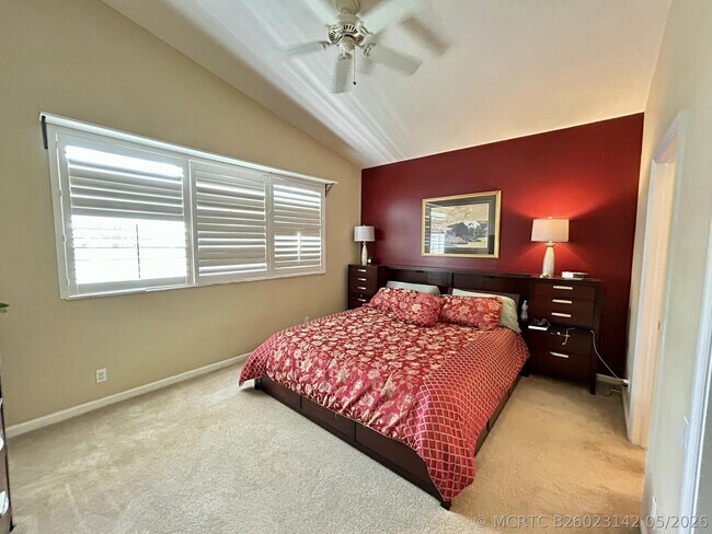 Foto del edificio - 360 Shoreline Cir