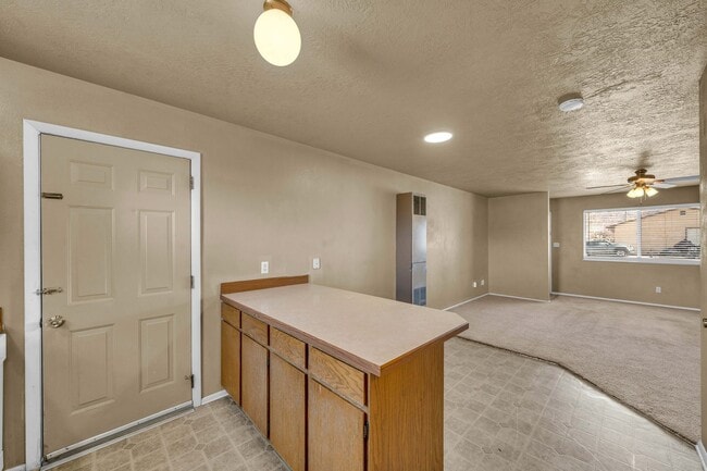 Building Photo - 383-391 N Wood Cir