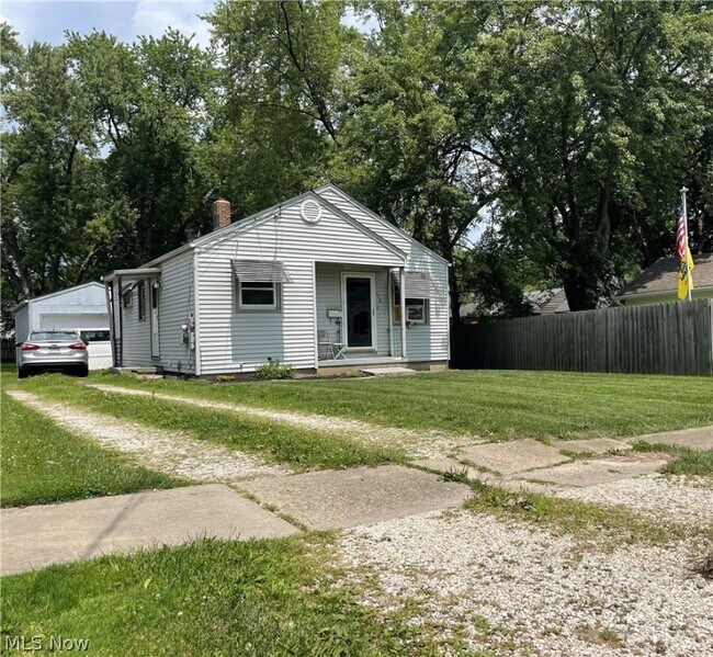 864 W Riddle Ave, Ravenna, OH 44266 House Rental in Ravenna, OH