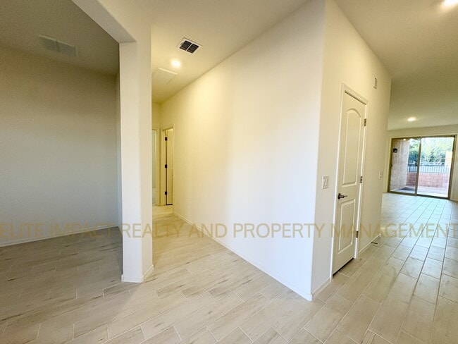 Foto del edificio - 9365 N Peridot Vis Ave