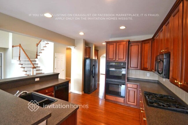 Building Photo - 1208 Big Tree Pointe