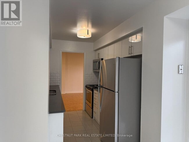 Photo du bâtiment - 390-390 Woodsworth Rd