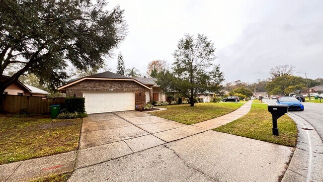 Building Photo - Charming 3-bedroom, 2 -bathroom pet friend...
