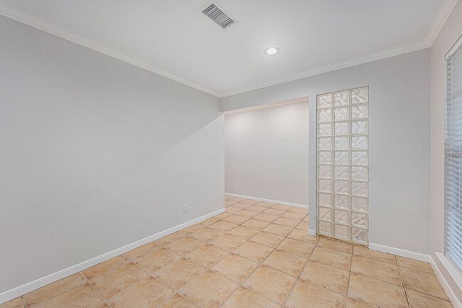Building Photo - 5511 Loch Lomond Dr