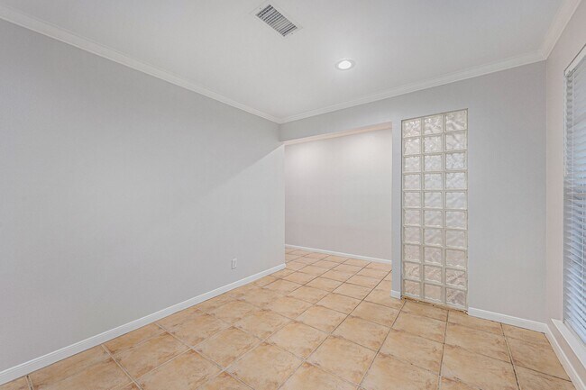 Foto del edificio - 5511 Loch Lomond Dr