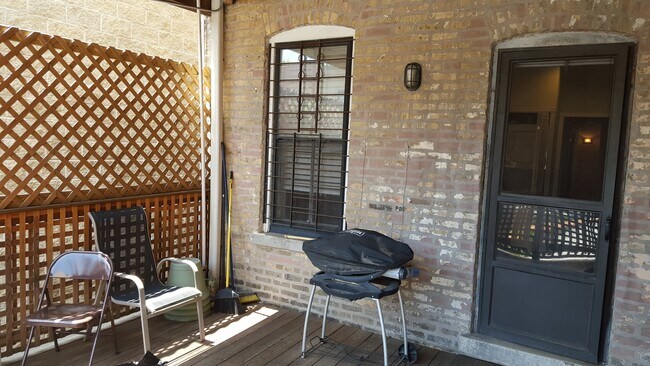 Private deck area - 2157 N Magnolia Ave