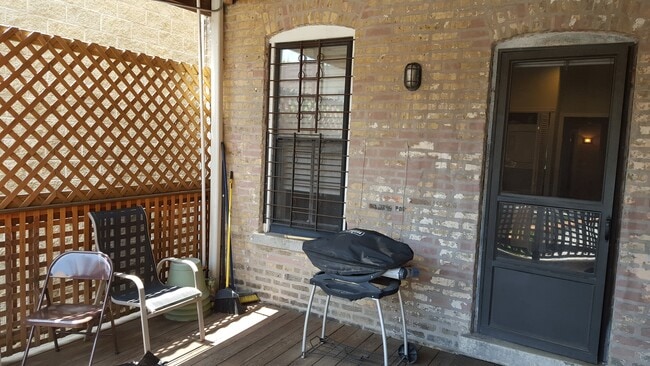 Private deck area - 2157 N Magnolia Ave