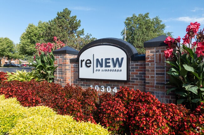 Building Photo - ReNew on Lindbergh