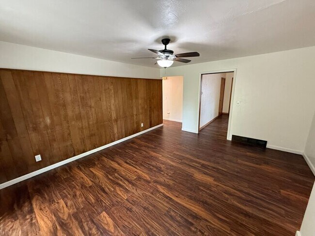 Foto del edificio - 5075 Lone Oak Rd SE