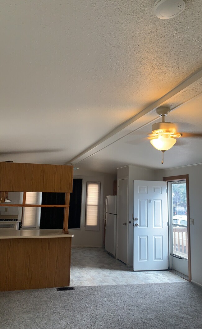 Building Photo - 2405 Riverview Ln