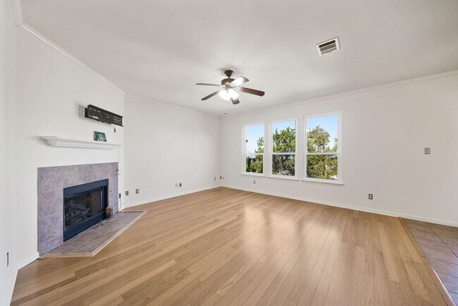 Building Photo - 4 Bedroom/2.5 Bath Peak At Promontory Subd...