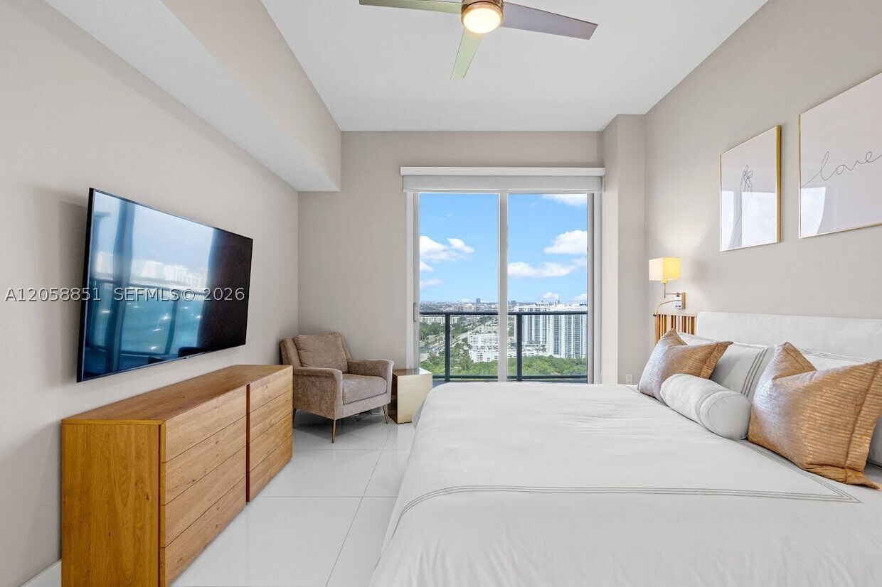 Foto del edificio - 16385 Biscayne Blvd