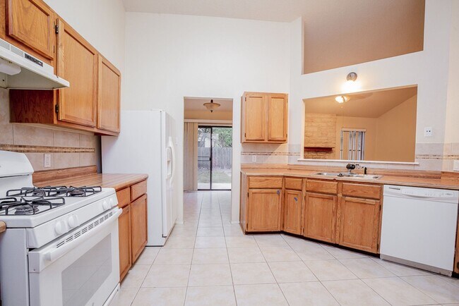 Foto del edificio - Spacious 3-Bedroom Single Family Home in S...