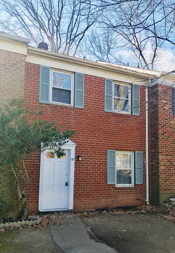 Primary Photo - 3 Bedroom in Townhouse Fredericksburg/Spot...