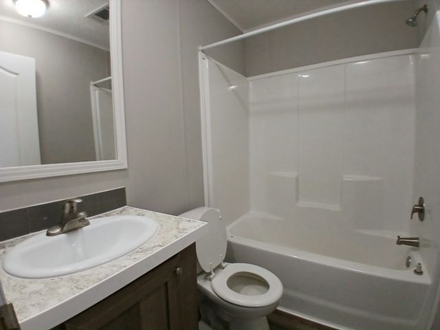 Foto del edificio - 1978 Scranton Ave