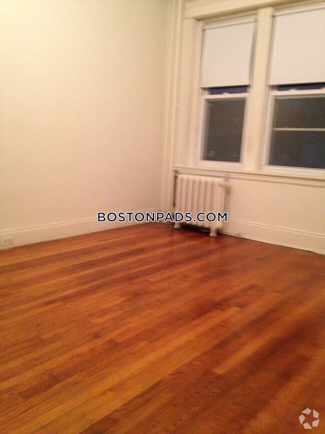 Building Photo - 1163 Boylston St