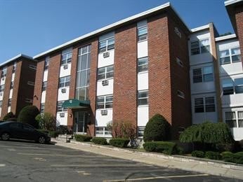 Primary Photo - 12 Commonwealth Ct