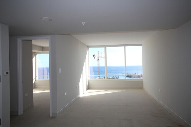 Building Photo - Enjoy Luxury Living on the 37th Floor- 1 Bed, 1 Bath, 1 Parking!