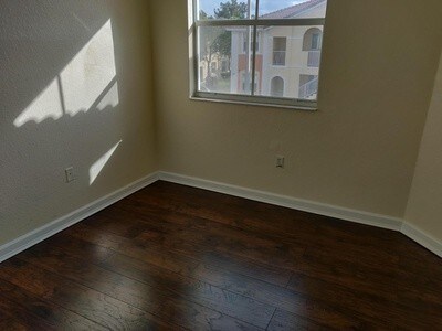Foto del edificio - 1661 SE 28th St