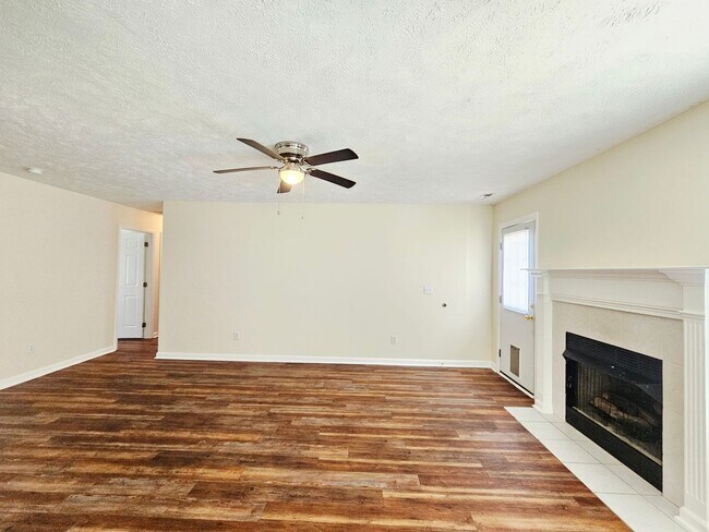 Foto del edificio - Three Bedroom With Large  Bonus Room