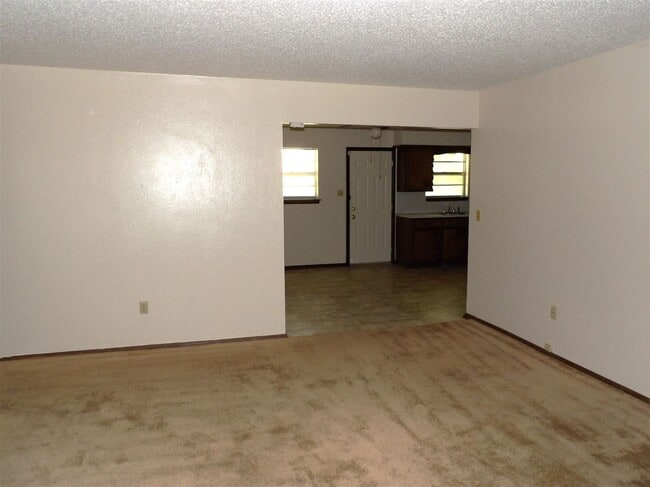 Building Photo - 123 NE Cimarron Trail