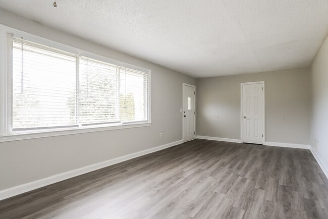 Building Photo - 311 E Dorchester Blvd