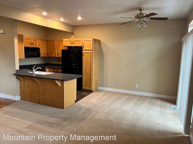 Building Photo - 2 br, 2.5 bath House - 1036 Lincoln Lane