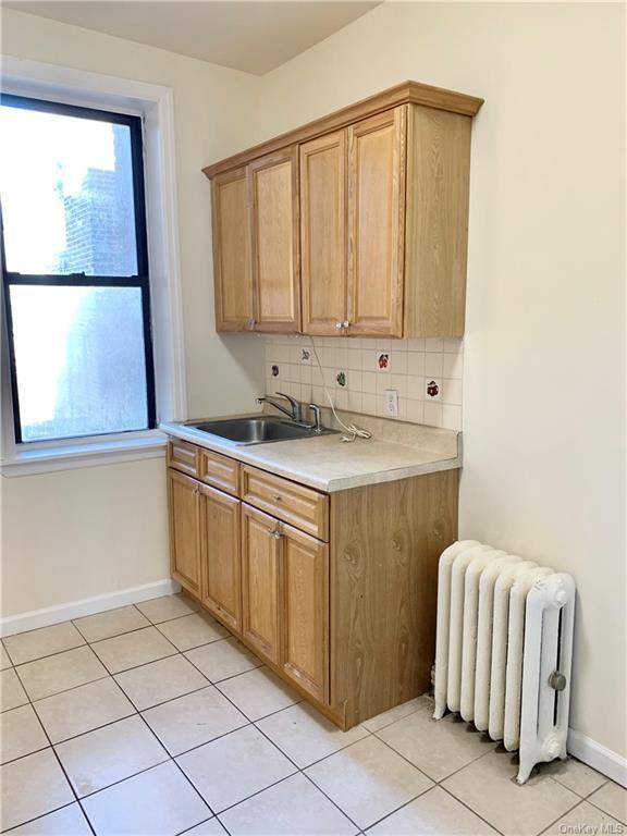 Building Photo - 417 White Plains Rd