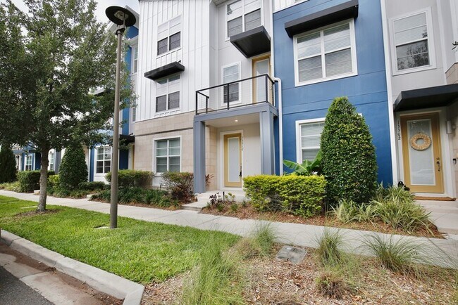 Building Photo - Luxurious 3/3.5 Spacious Townhome with a B...