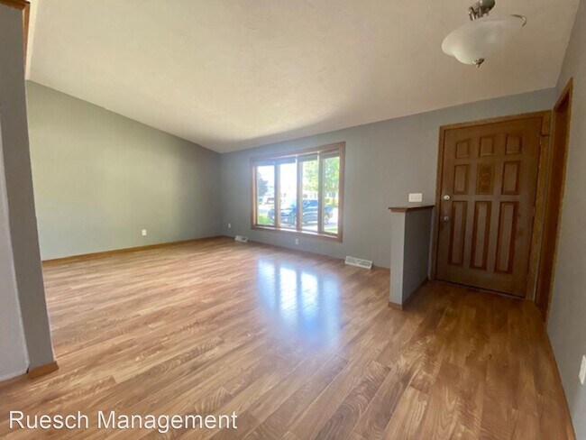 Building Photo - 3 br, 1.5 bath House - 2490 Garden Park Te...