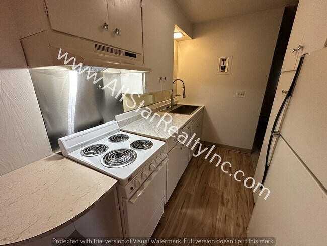 Building Photo - 433 E Dowling #5 -Remodeled unit