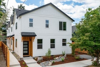 Building Photo - 8354 NE Holladay St