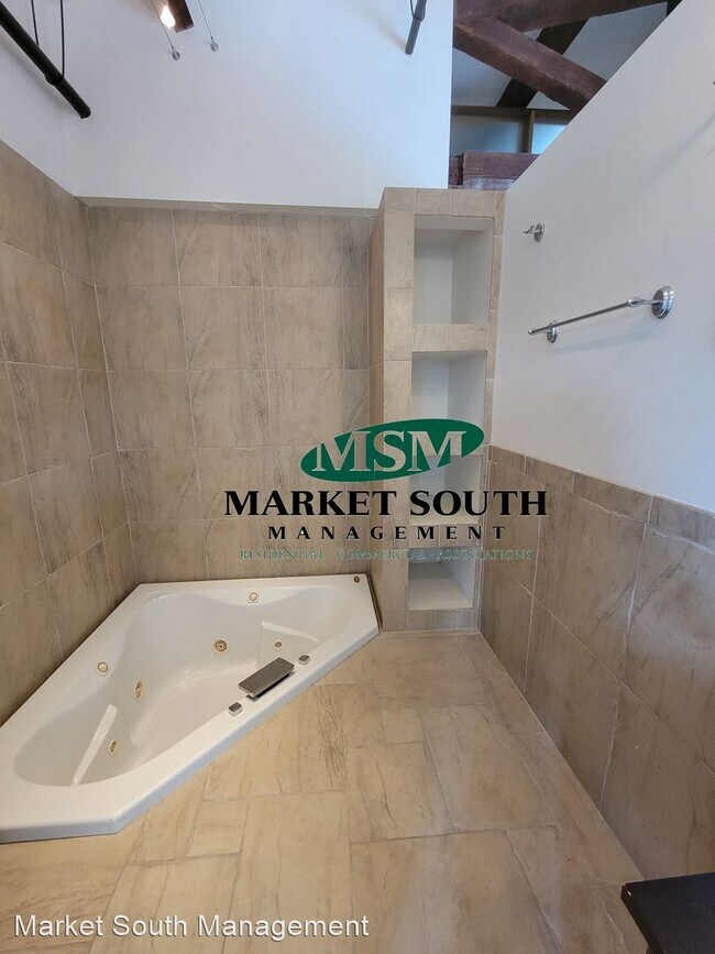 Building Photo - 2 br, 2 bath House - 301 W. Broughton Stre...