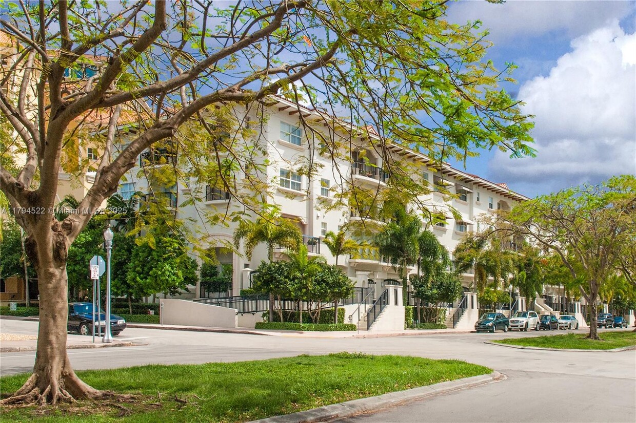 Foto principal - 50 Alhambra Cir