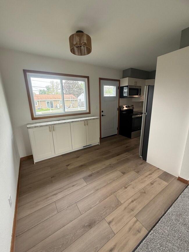 Kitchen - 228 Lenora Dr NW
