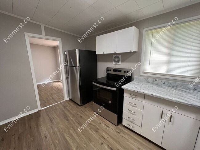 Building Photo - 63 S Meadowcliff Dr