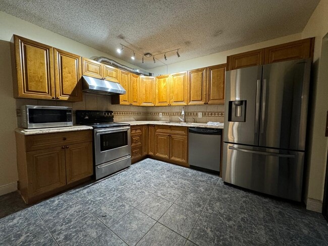 Building Photo - 2311 23rd Ln