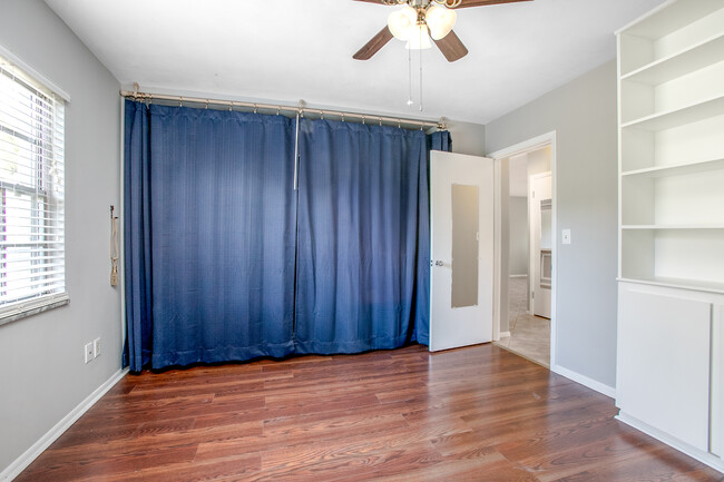 Building Photo - 2/1 DeLand, Steps from Stetson! $1,600/mon...