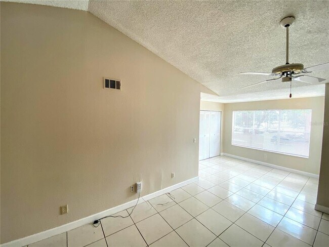 Foto del edificio - 5737 GATLIN Ave