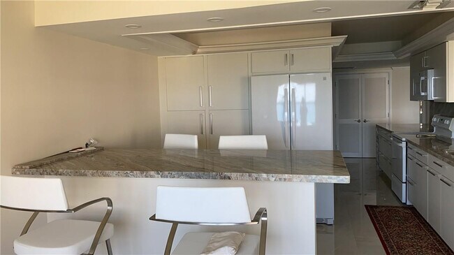 Foto del edificio - 4900 N Ocean Blvd