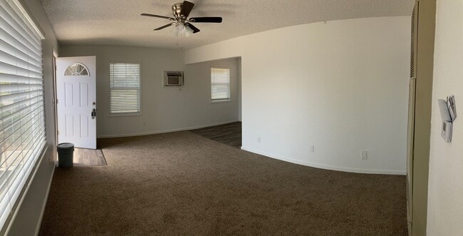Building Photo - Nicely Remodeled Apartment