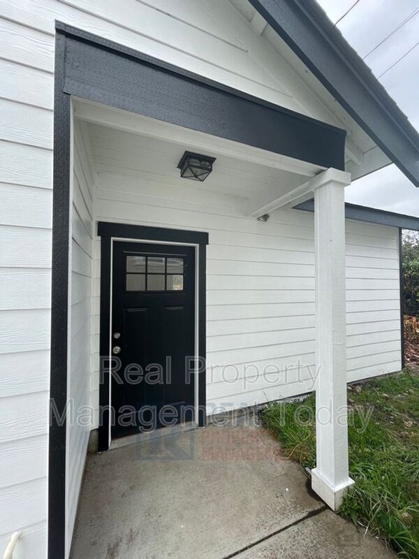 Primary Photo - 7006 S Alder St
