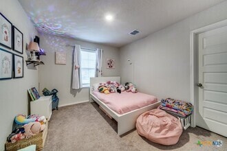 Building Photo - 2421 Ayers Dr
